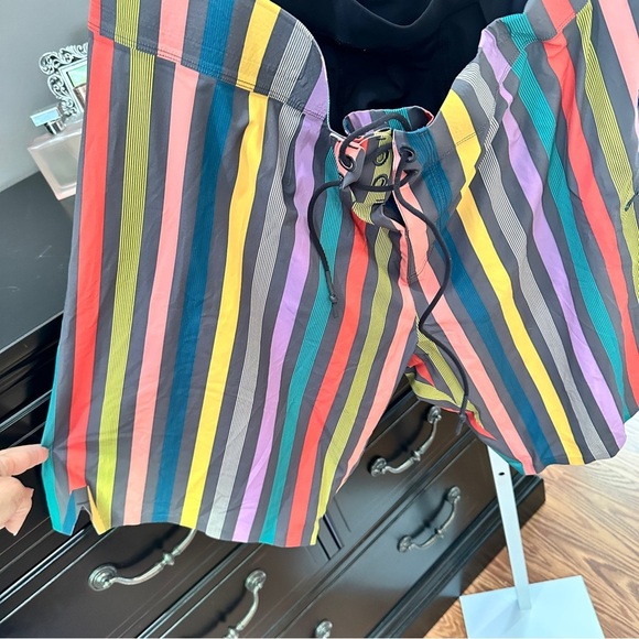 Lululemon Multicolor Stripe Hybrid Shorts Size 40 - Picture 2 of 16